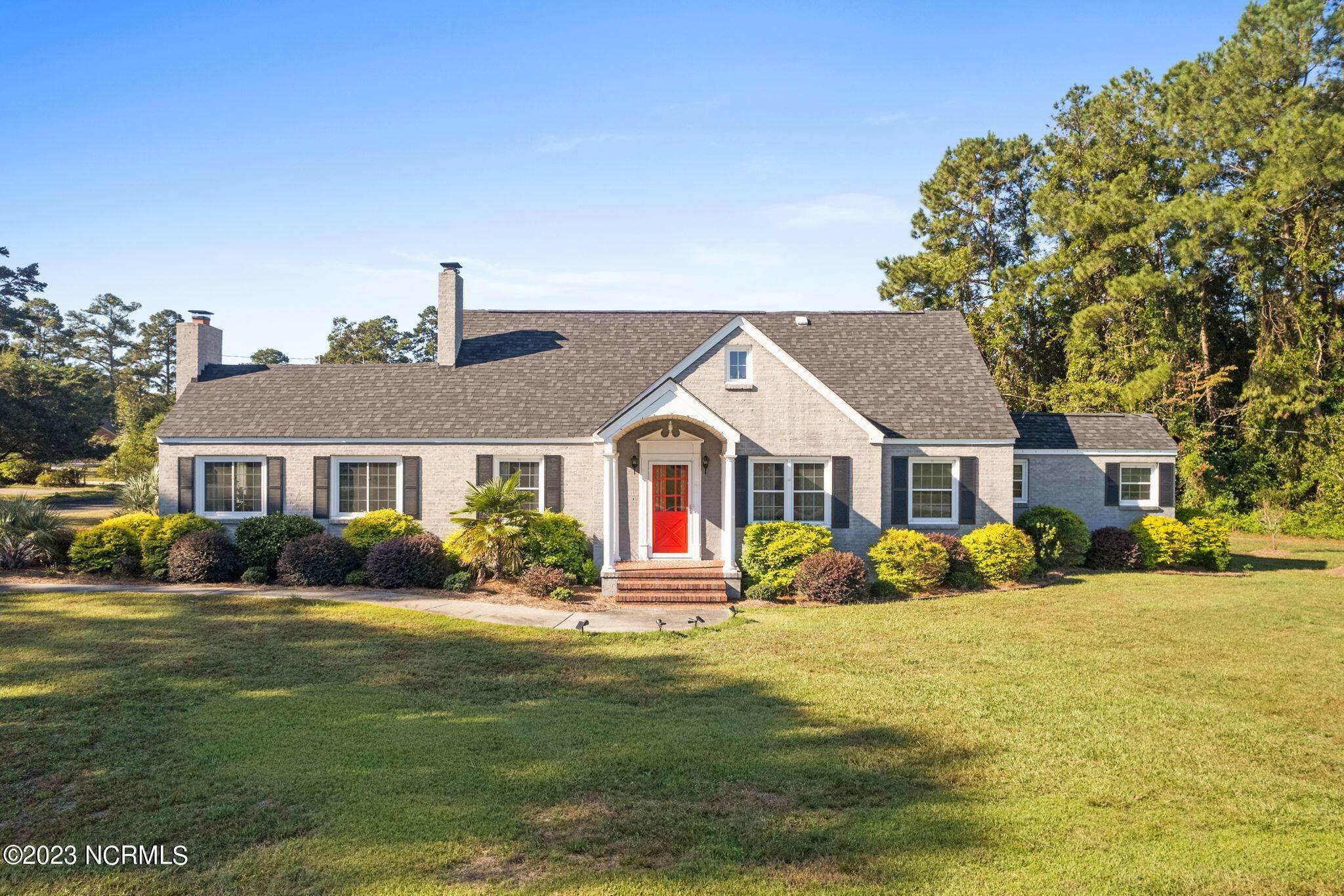 Single Family Homes for Sale at 2201 Broad Street Elizabethtown, North Carolina 28337 United States