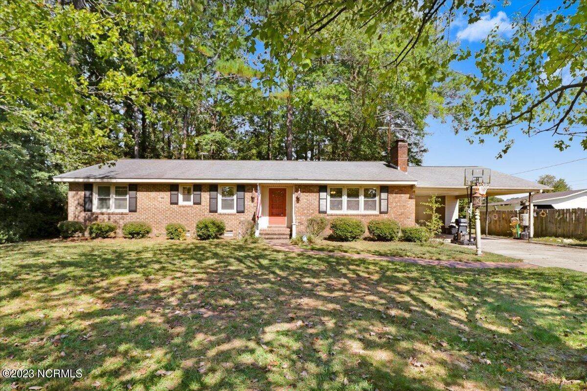 Single Family Homes для того Продажа на 105 Terry Street Lucama, Северная Каролина 27851 Соединенные Штаты