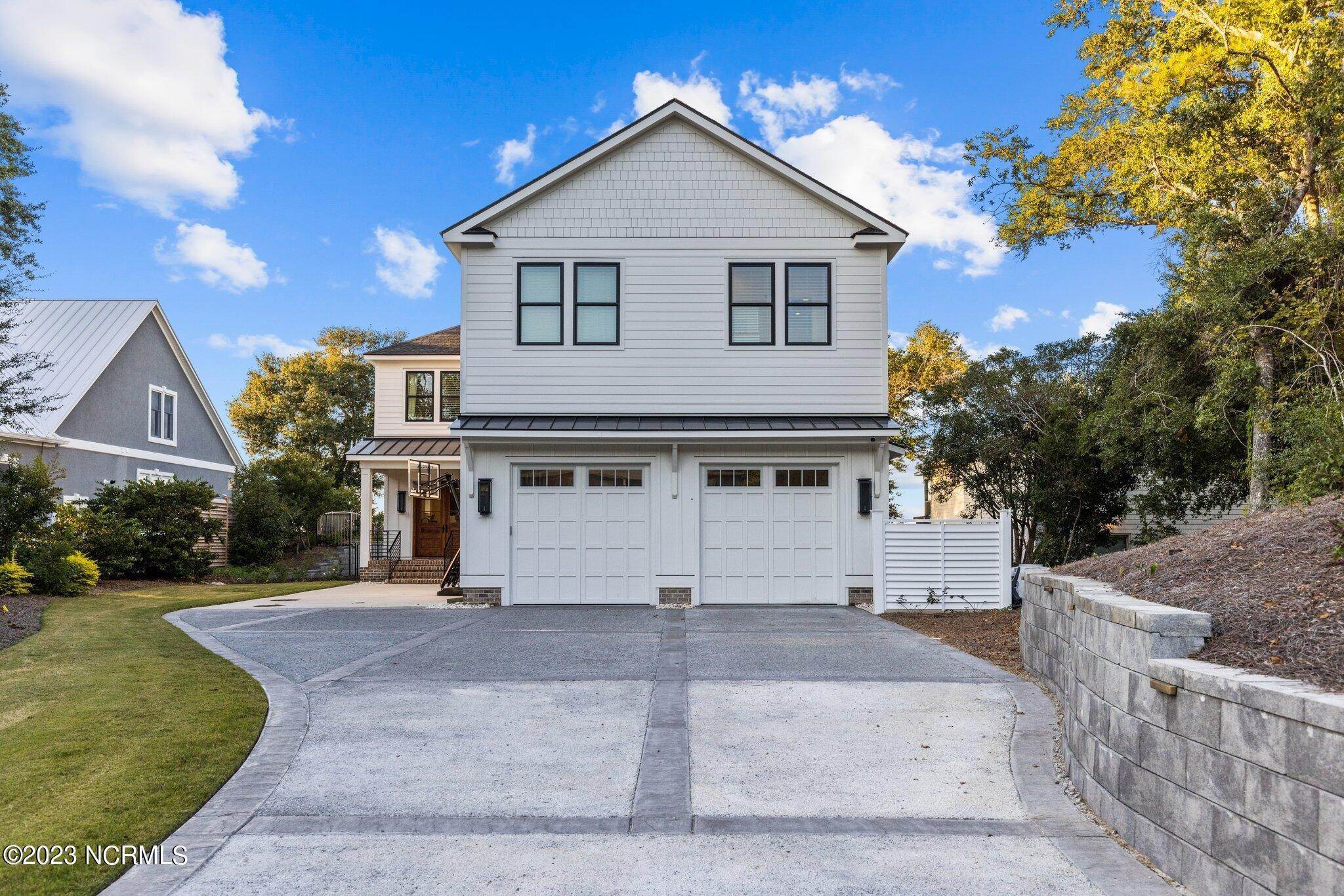 Single Family Homes для того Продажа на 7304 Sound Drive Emerald Isle, Северная Каролина 28594 Соединенные Штаты