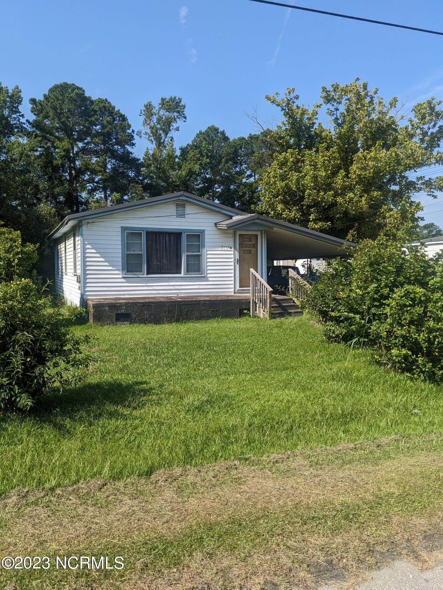 Single Family Homes pour l Vente à 6605a Burress Street Stantonsburg, Caroline du Nord 27883 États-Unis