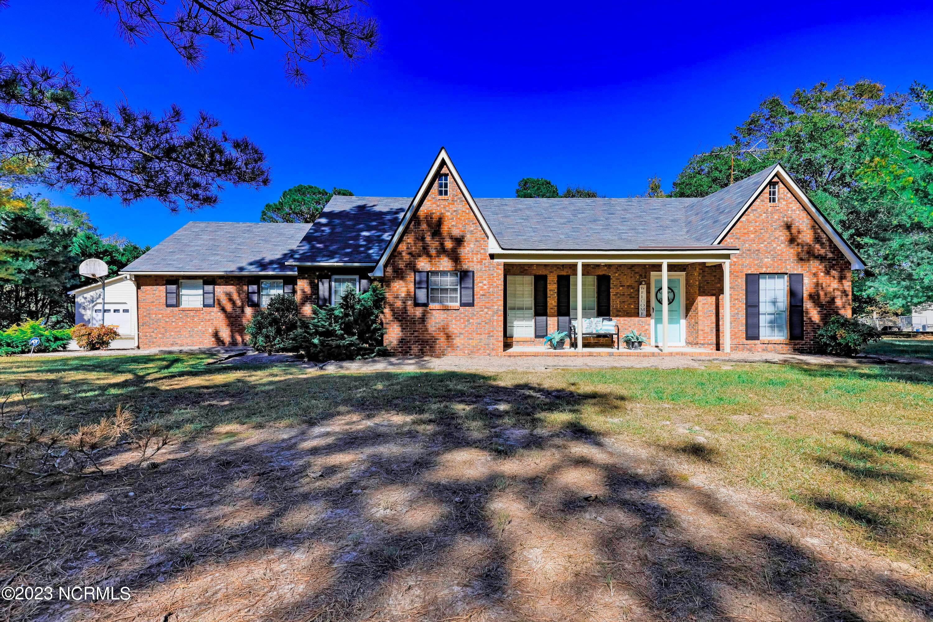 Single Family Homes для того Продажа на 1328 Hallsville Road Beulaville, Северная Каролина 28518 Соединенные Штаты