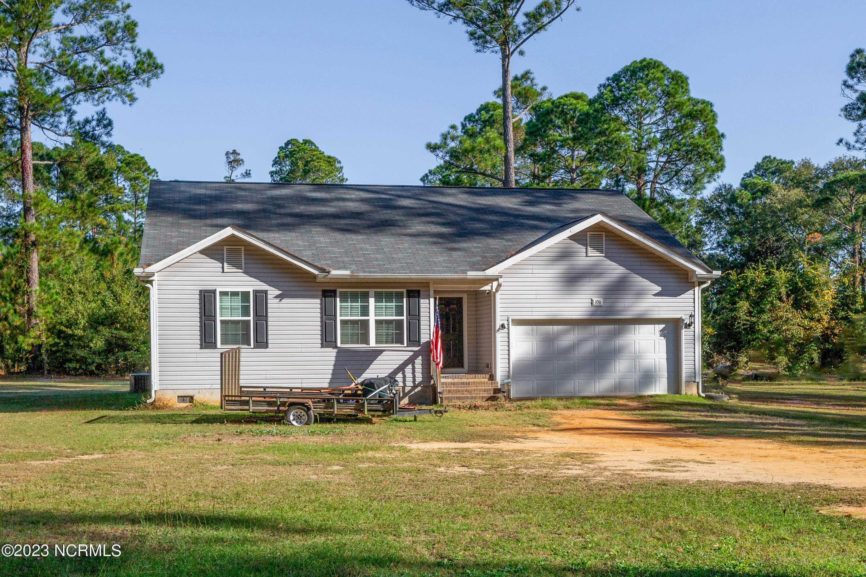 Single Family Homes por un Venta en 106 Howard Street Salemburg, Carolina Del Norte 28385 Estados Unidos