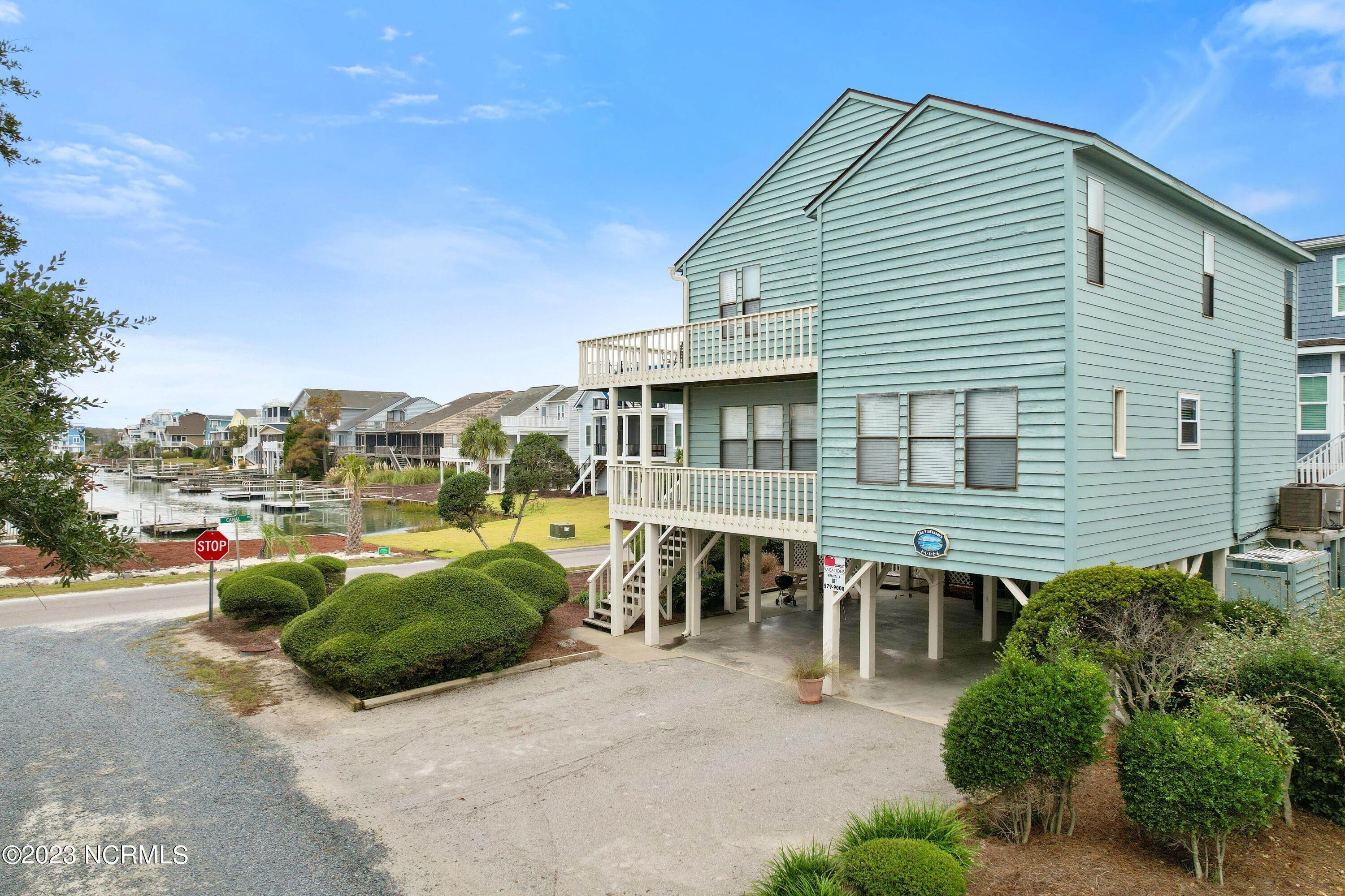 Single Family Homes для того Продажа на 1002 Canal Drive Sunset Beach, Северная Каролина 28468 Соединенные Штаты