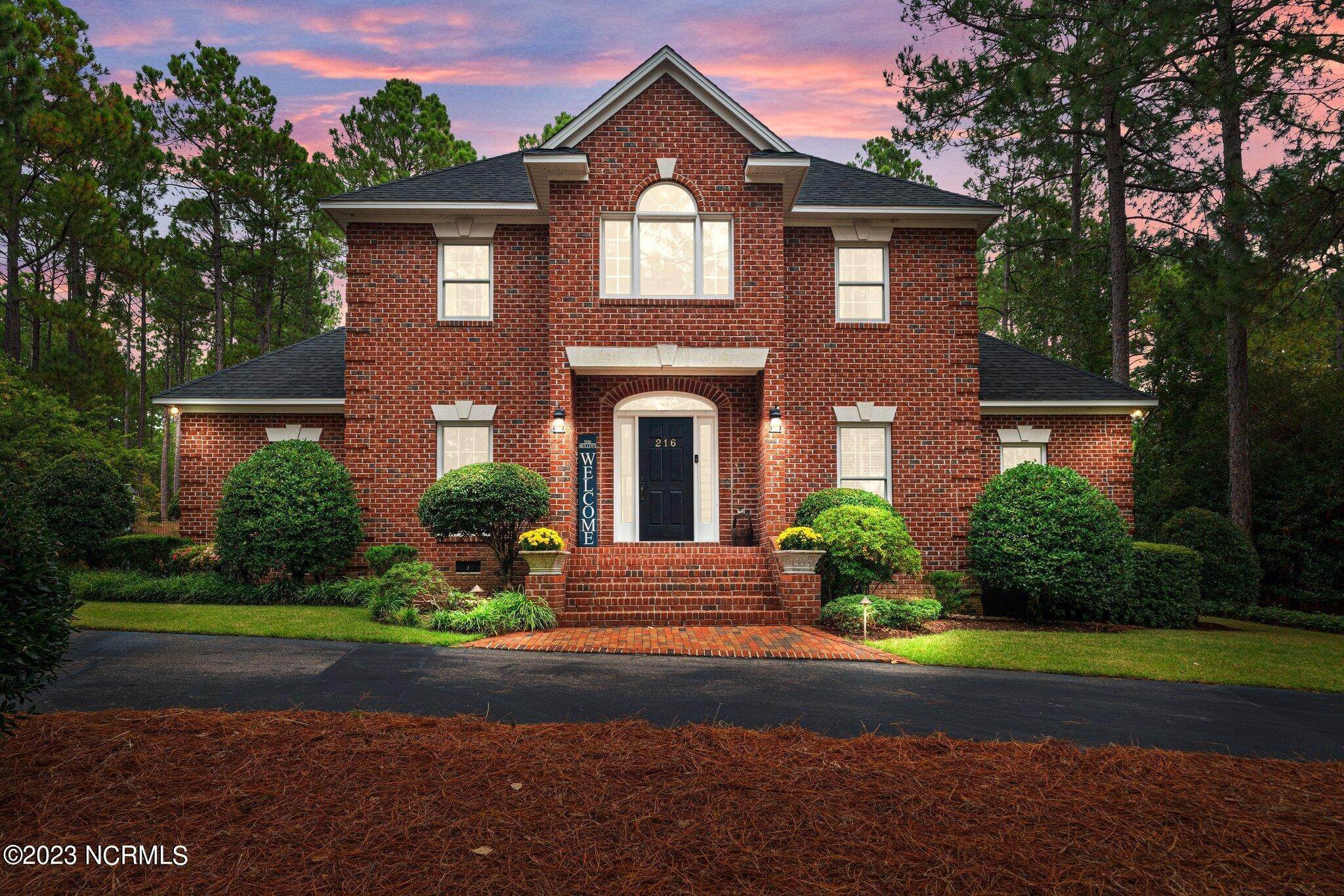 Single Family Homes 为 销售 在 216 Plantation Drive 南派恩斯, 北卡罗来纳州 28387 美国