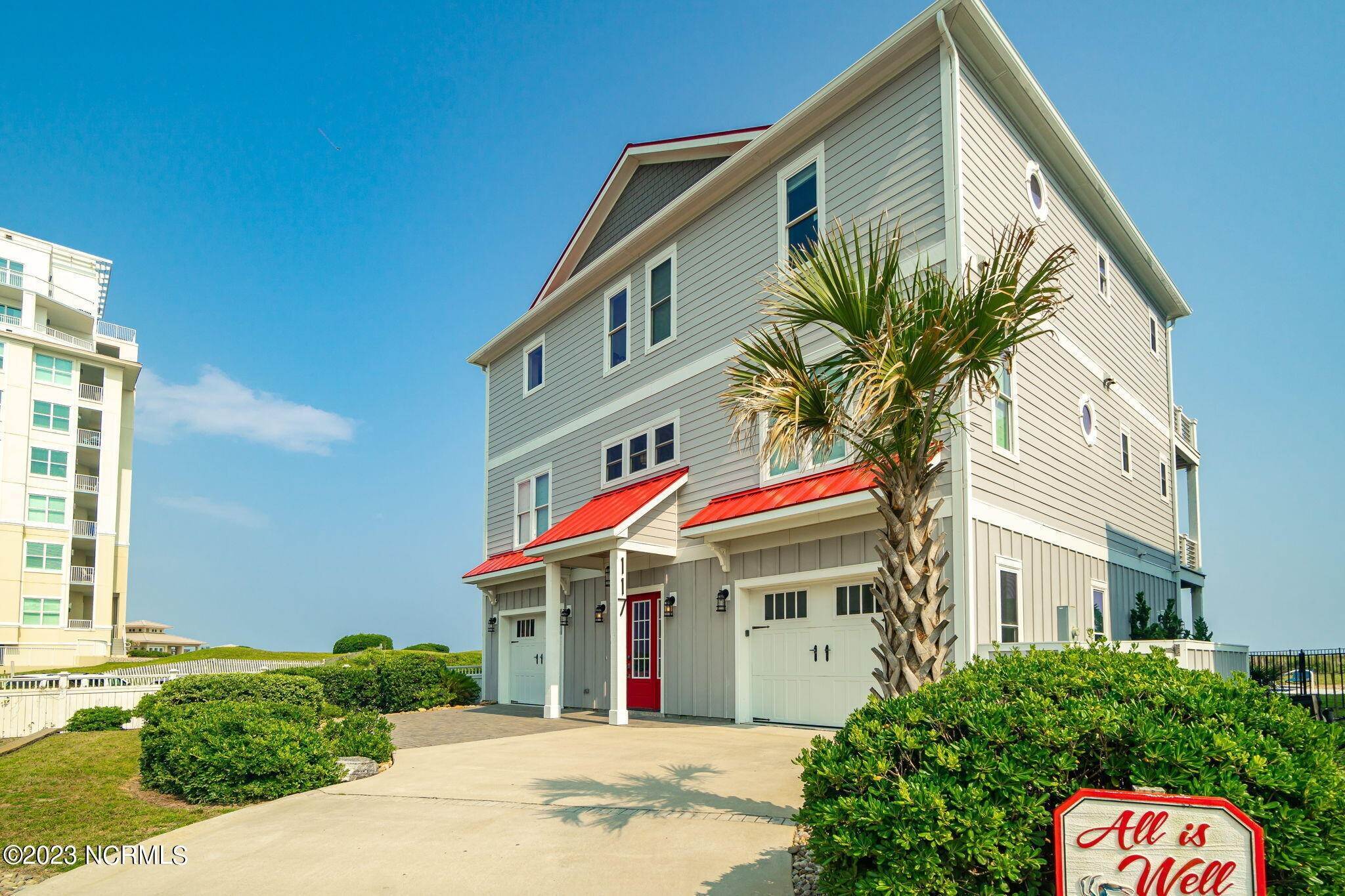 Single Family Homes 为 销售 在 117 Ocean Bluff Drive 印第安纳海滩, 北卡罗来纳州 28512 美国