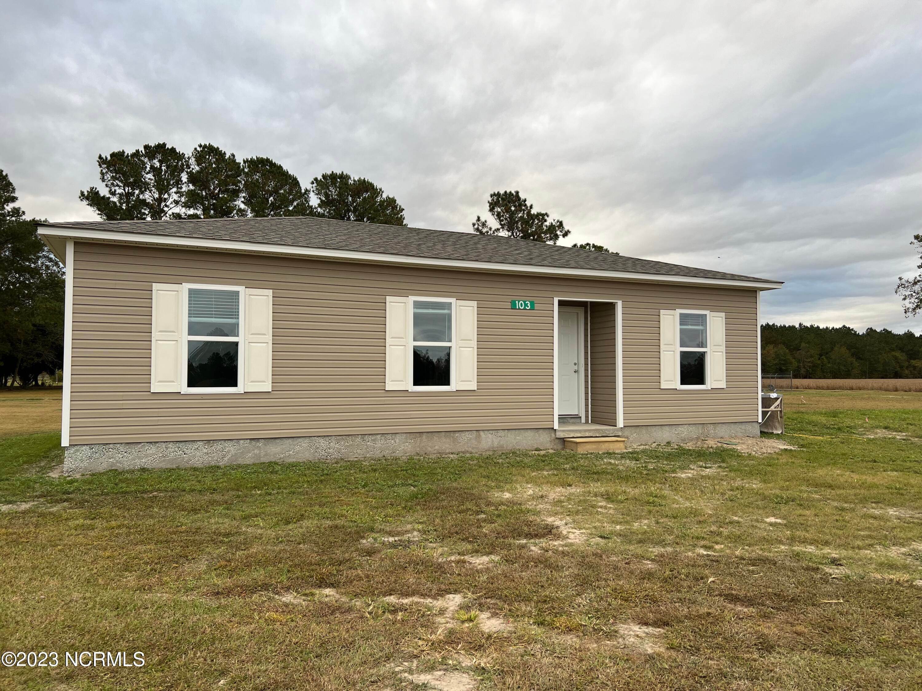Single Family Homes en 103 Dean Court Trenton, Carolina Del Norte 28585 Estados Unidos