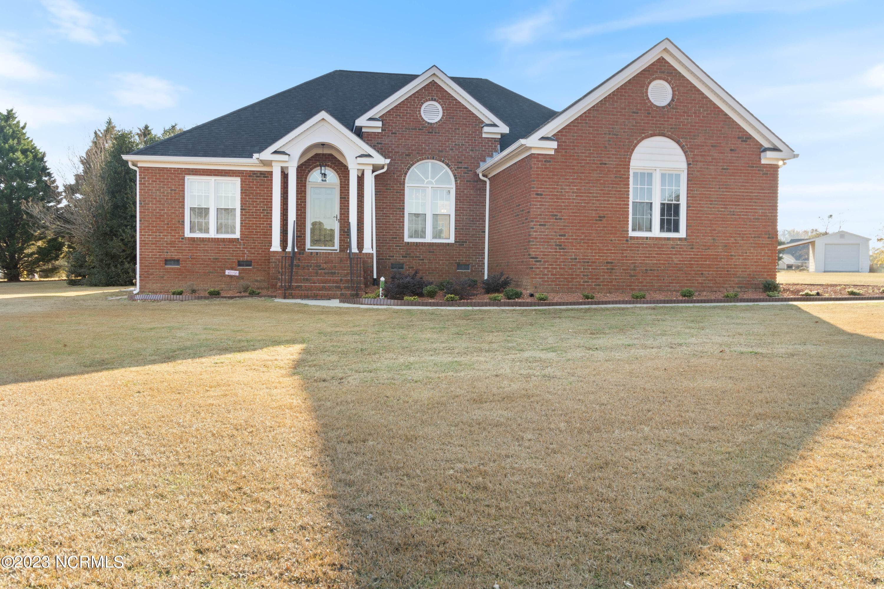 Single Family Homes pour l Vente à 3506 Windbriar Court Battleboro, Caroline du Nord 27809 États-Unis