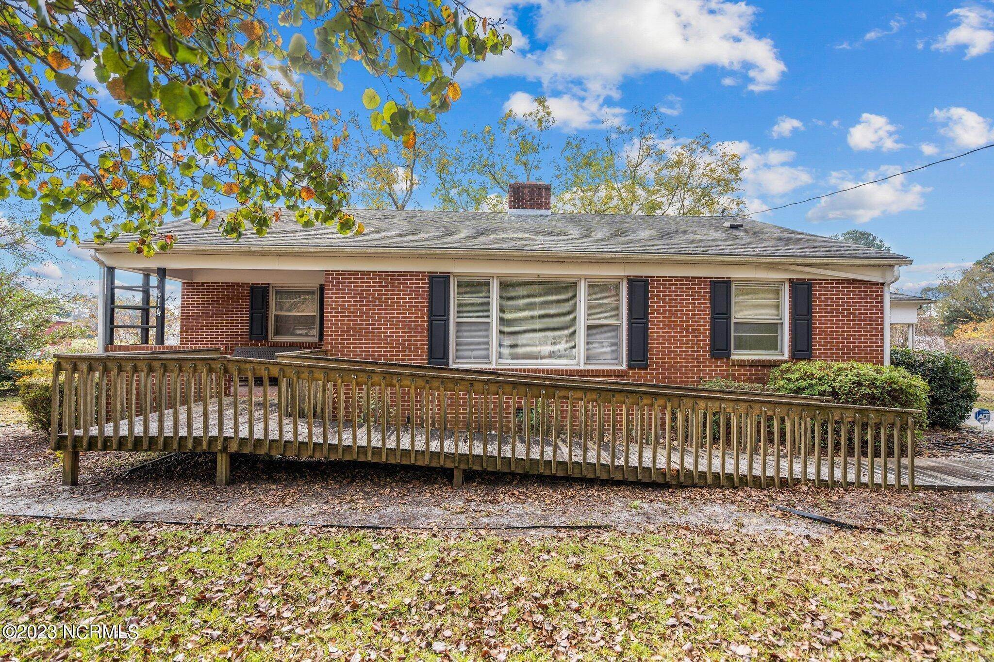 Single Family Homes pour l Vente à 414 Sampson Street Magnolia, Caroline du Nord 28453 États-Unis