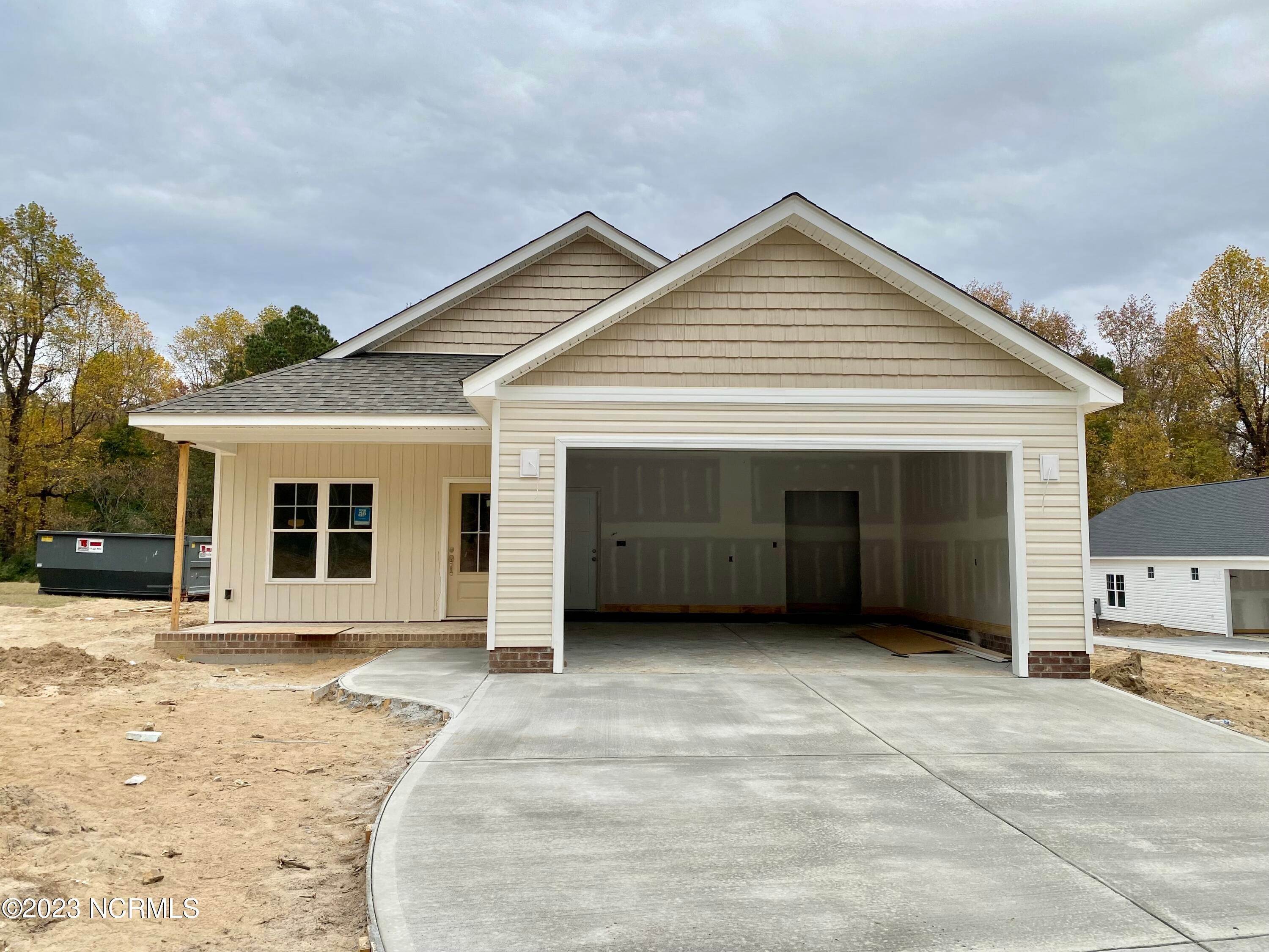Single Family Homes для того Продажа на 1029 Thompson Drive Four Oaks, Северная Каролина 27524 Соединенные Штаты