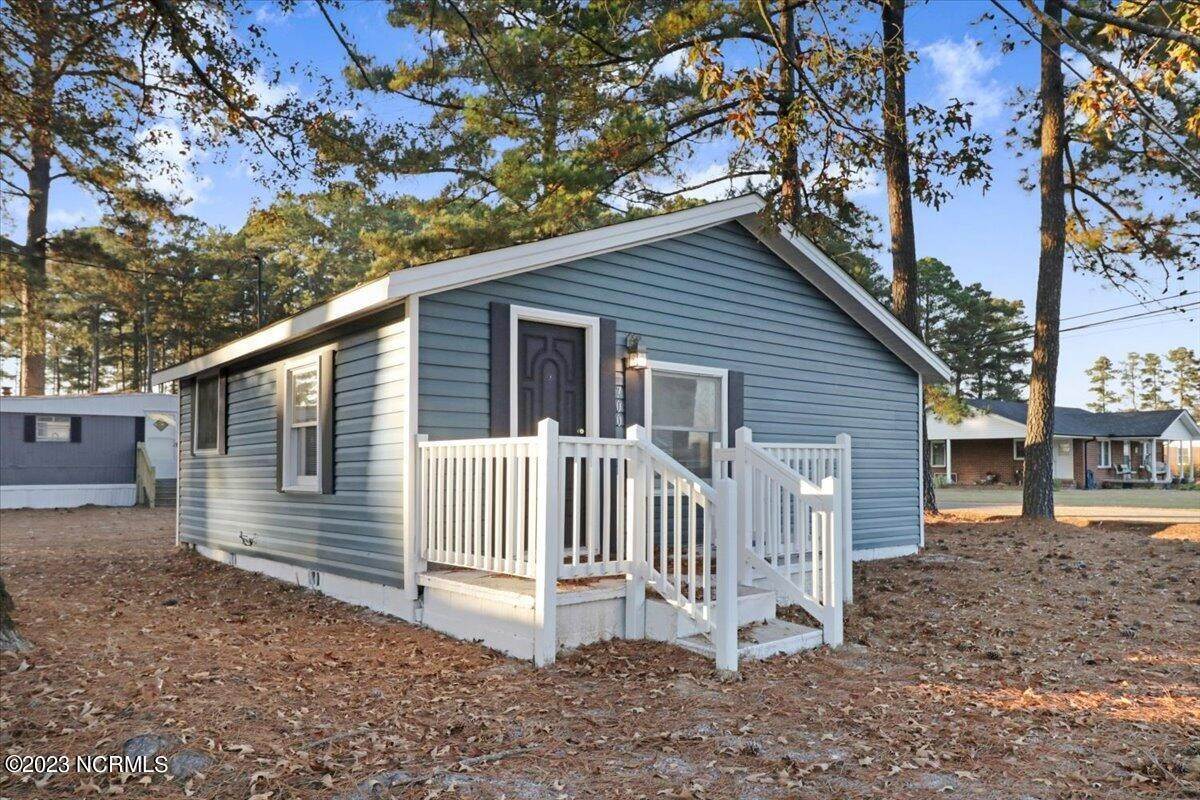 Single Family Homes для того Продажа на 700 Little Rock Church Road Lucama, Северная Каролина 27851 Соединенные Штаты