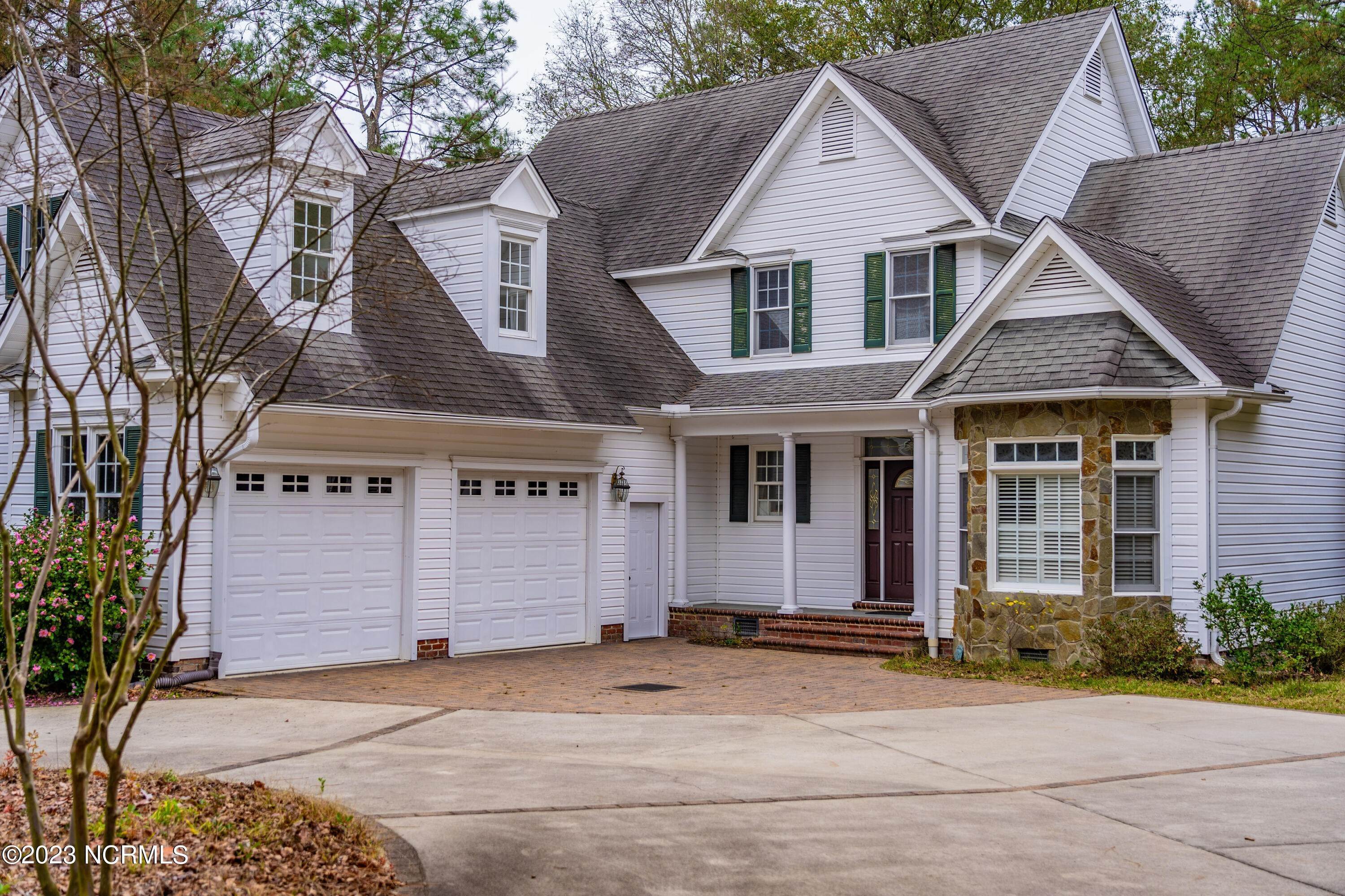 Single Family Homes pour l Vente à 180 Rountree Lane Southern Pines, Caroline du Nord 28387 États-Unis