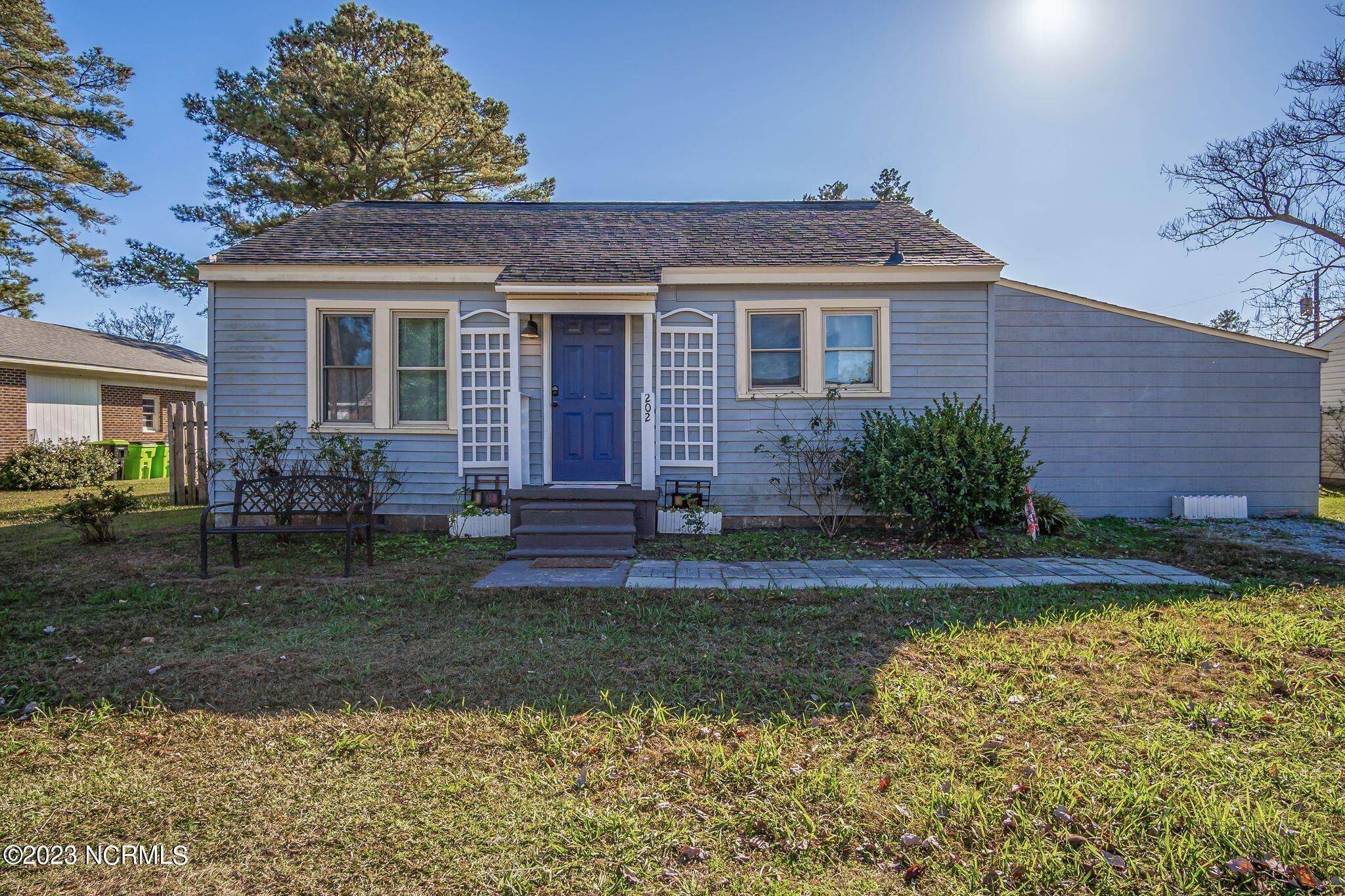 Single Family Homes for Sale at 202 Mccoy Avenue Cove City, North Carolina 28523 United States