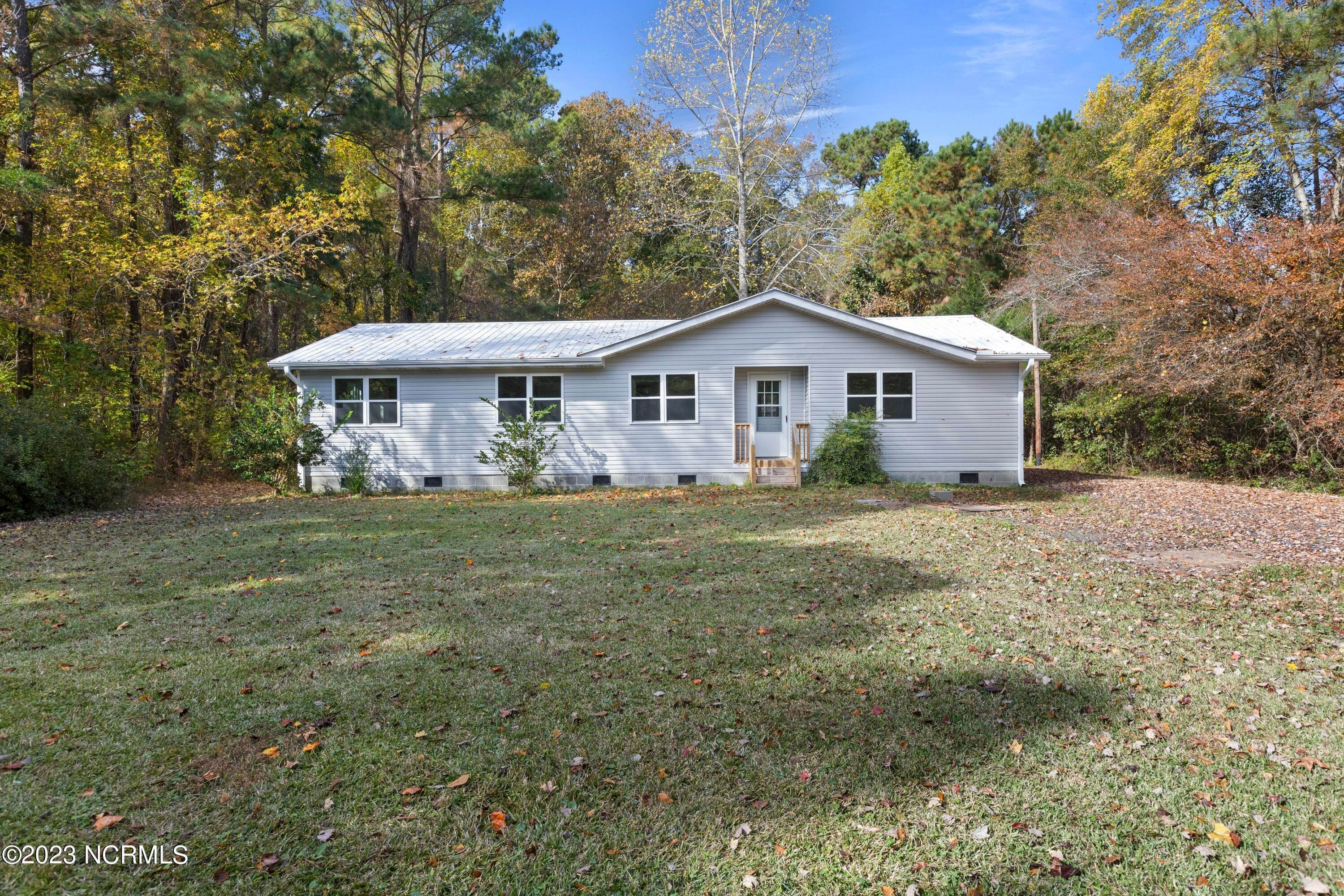 Single Family Homes pour l Vente à 496 Richlands Road Trenton, Caroline du Nord 28585 États-Unis