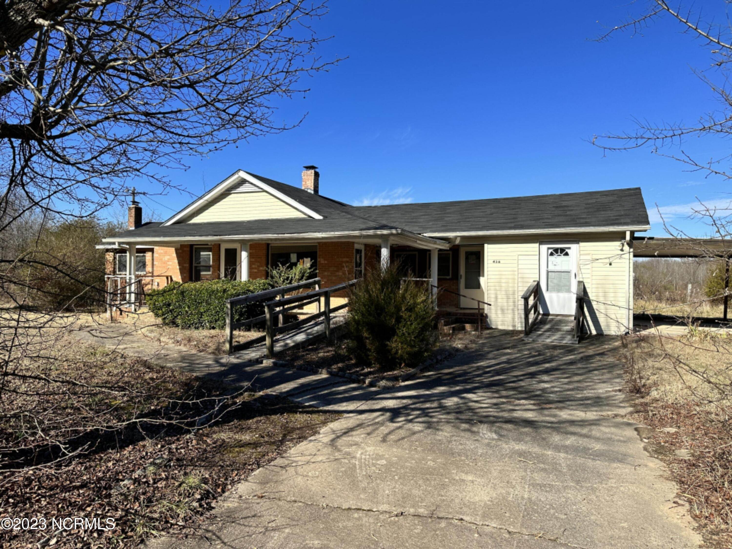 Single Family Homes pour l Vente à 436 Hanner Town Road Bear Creek, Caroline du Nord 27207 États-Unis