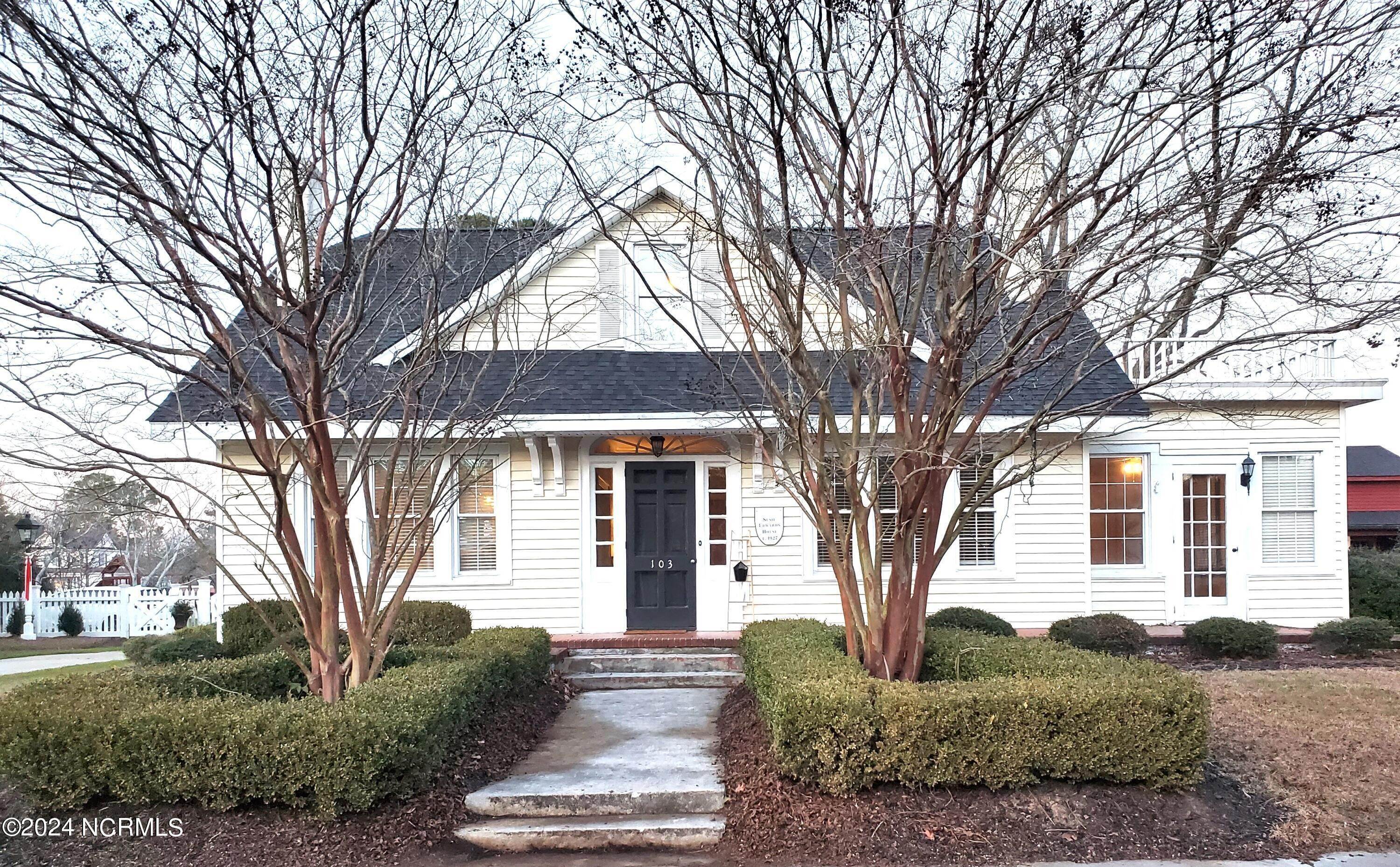 Single Family Homes для того Продажа на 103 Fourth Street Snow Hill, Северная Каролина 28580 Соединенные Штаты