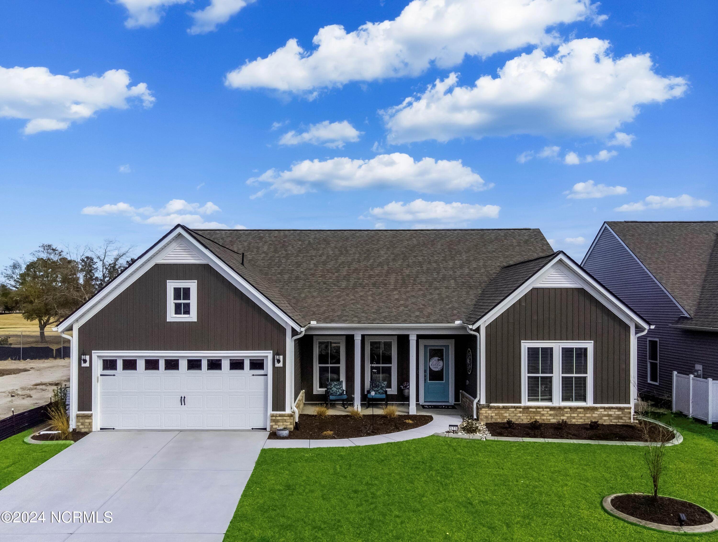 Single Family Homes pour l Vente à 171 Eagle Claw Drive Carolina Shores, Caroline du Nord 28467 États-Unis