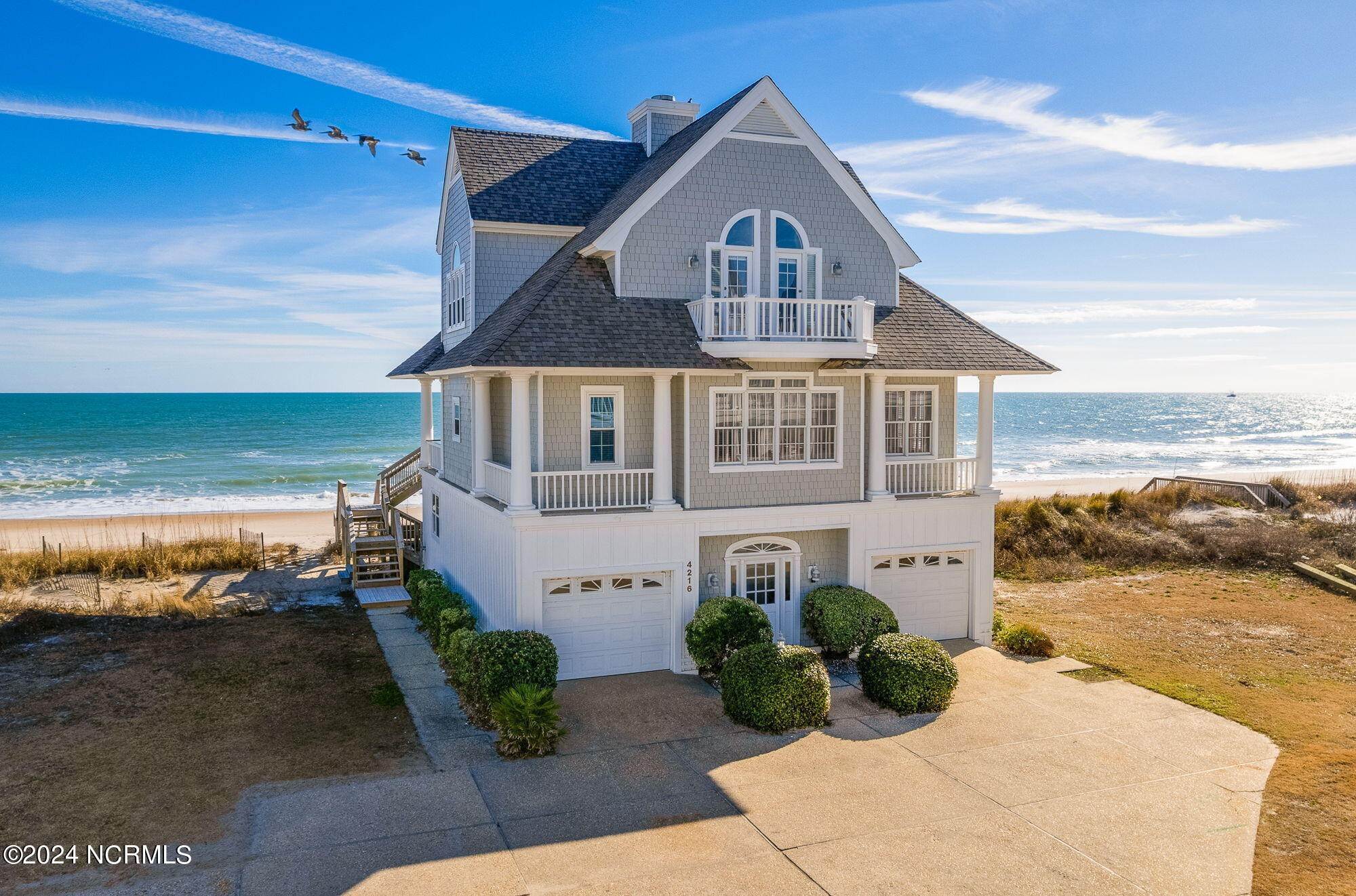 Single Family Homes pour l Vente à 4216 Island Drive N Topsail Beach, Caroline du Nord 28460 États-Unis