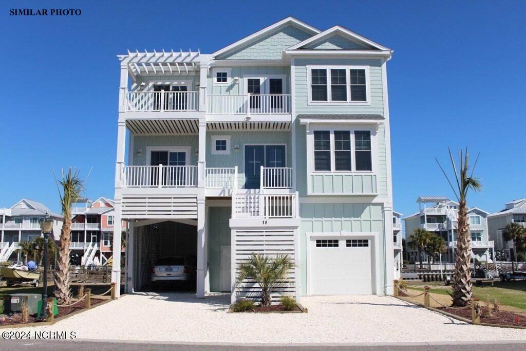 Single Family Homes 为 销售 在 525 Sidbury Avenue Topsail Beach, 北卡罗来纳州 28445 美国