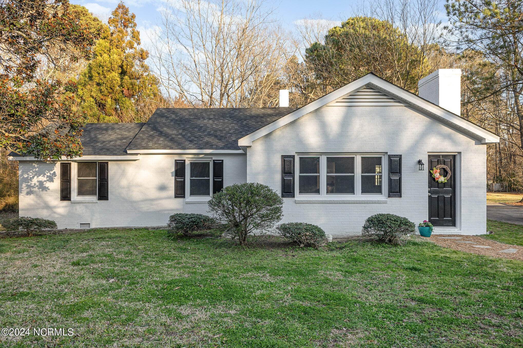 Single Family Homes for Sale at 323 Ferguson Street Littleton, North Carolina 27850 United States