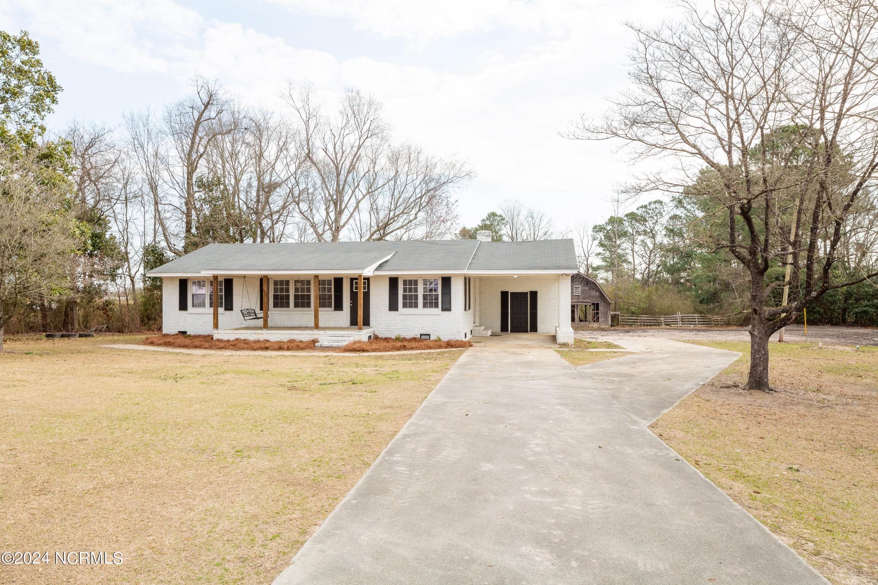 Single Family Homes для того Продажа на 437 Wards Bridge Road Kenansville, Северная Каролина 28349 Соединенные Штаты