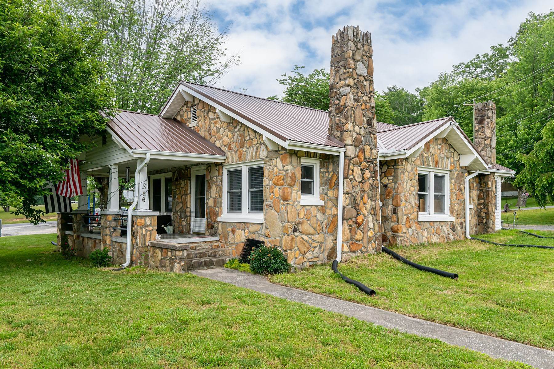 Single Family Homes для того Продажа на HENDERSONVILLE 26 Stepp Mill Road Hendersonville, Северная Каролина 28792 Соединенные Штаты
