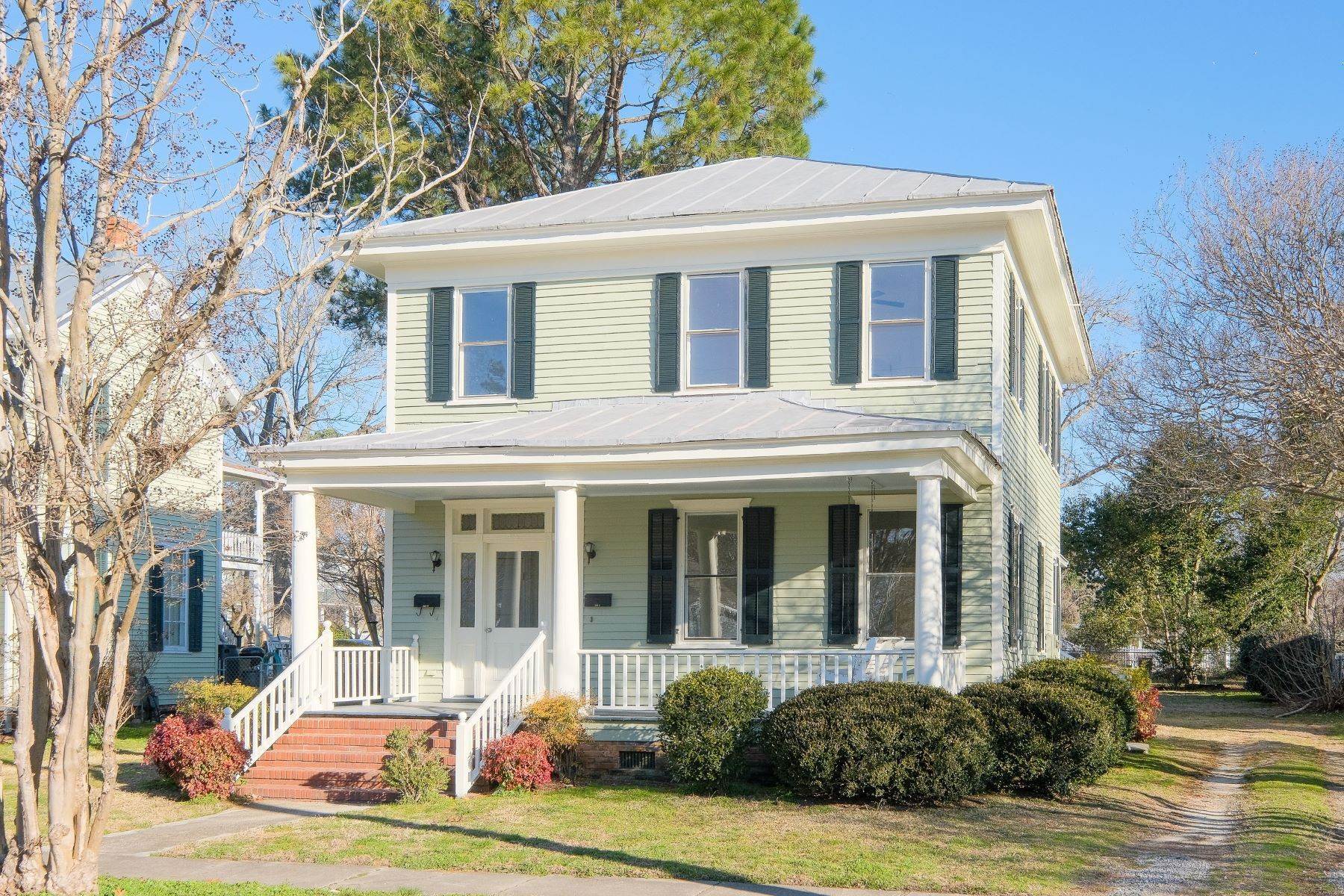Single Family Homes pour l Vente à Historic District Duplex 303 E. King Street Edenton, Caroline du Nord 27932 États-Unis