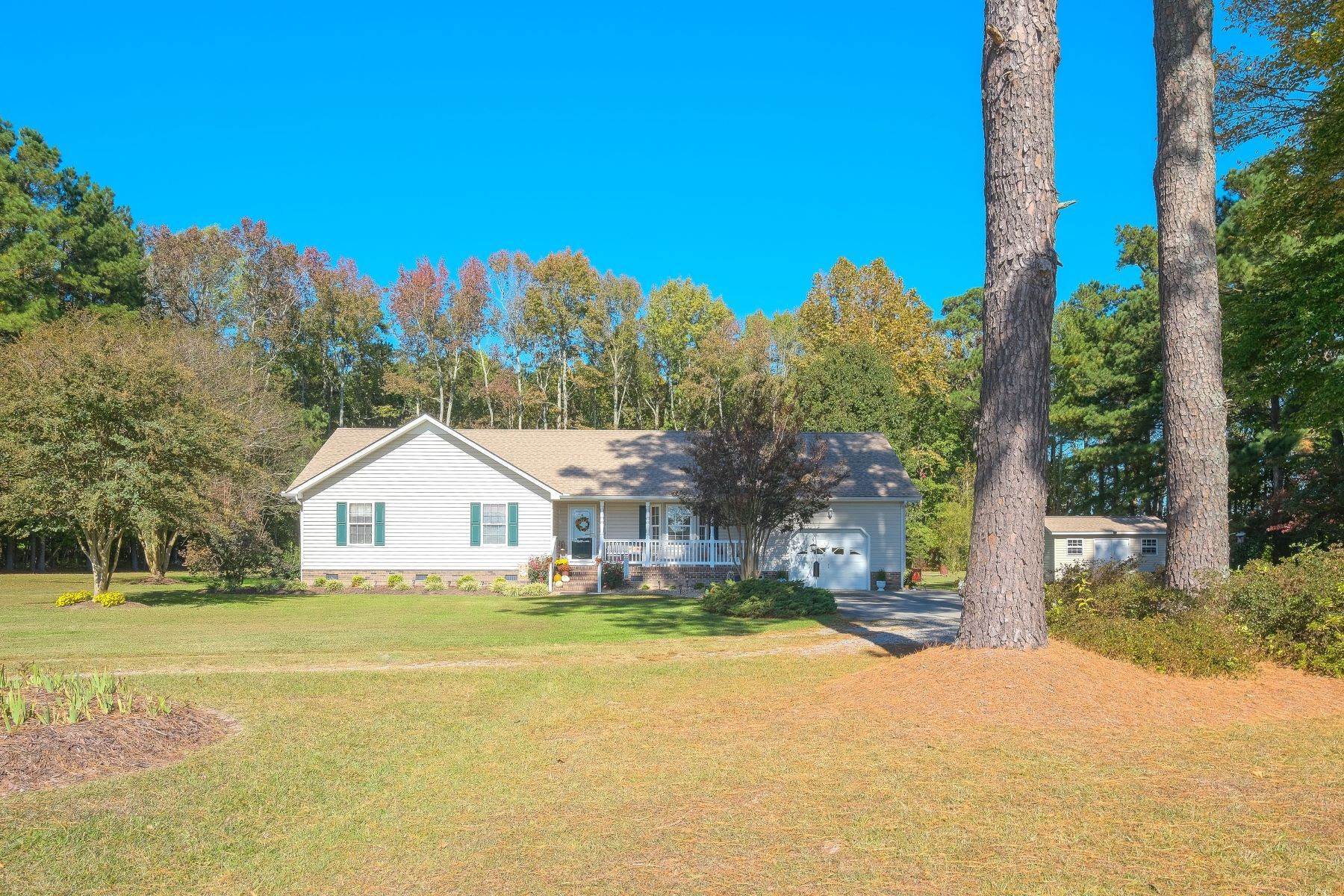 Single Family Homes для того Продажа на EASY COUNTRY LIVING! 1651 Ocean Highway S Edenton, Северная Каролина 27932 Соединенные Штаты