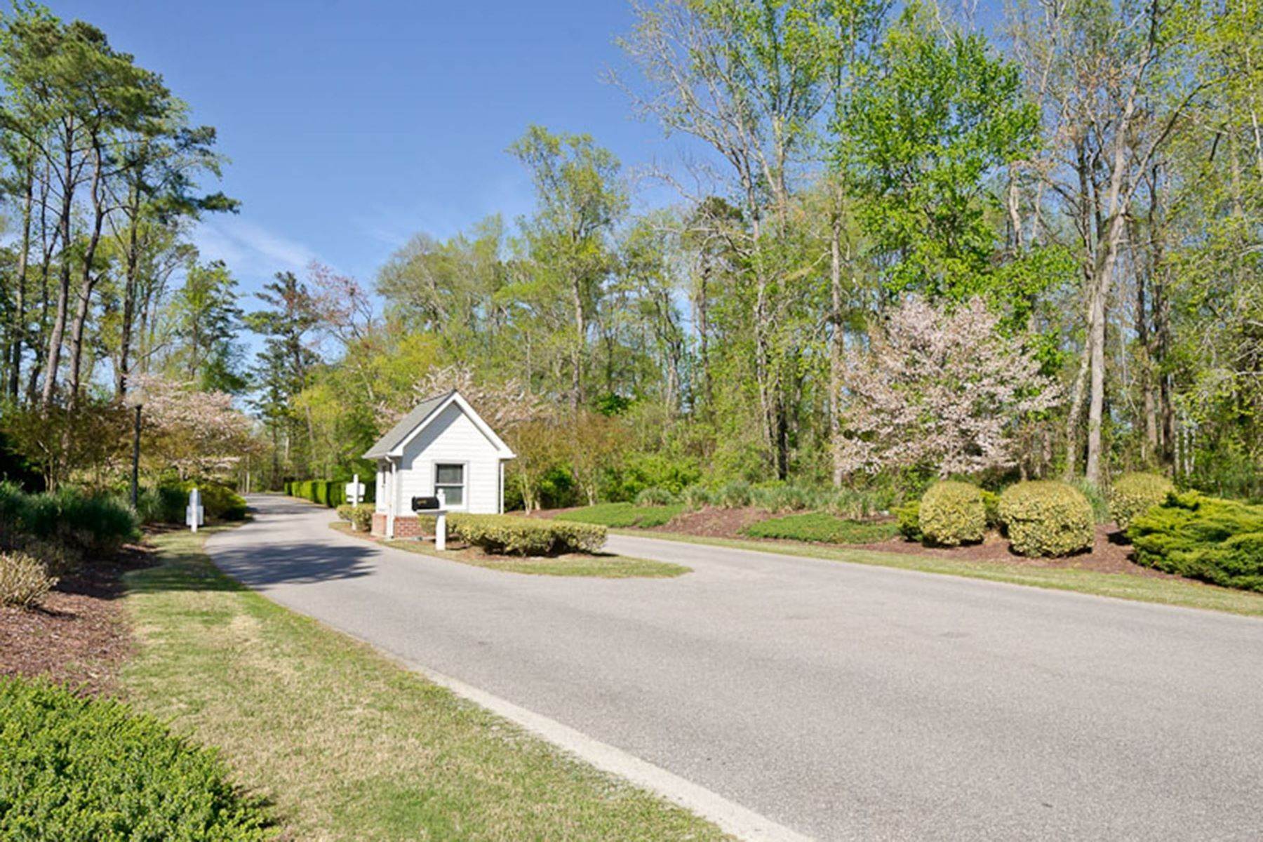 38. Single Family Homes for Sale at SOUTHERN SURPRISE! 108 Schooner Landing Dr Edenton, North Carolina 27932 United States